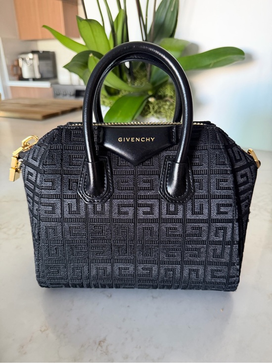 Givenchy Handbags - Givenchy Antigona